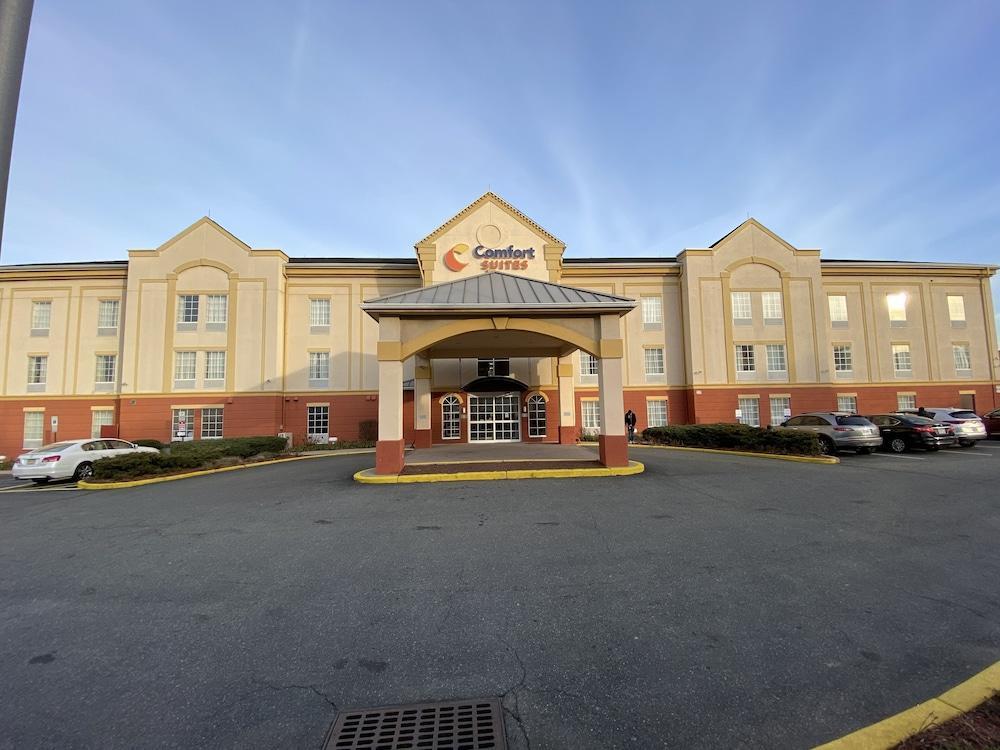 Comfort Suites Newark - Harrison Exterior photo